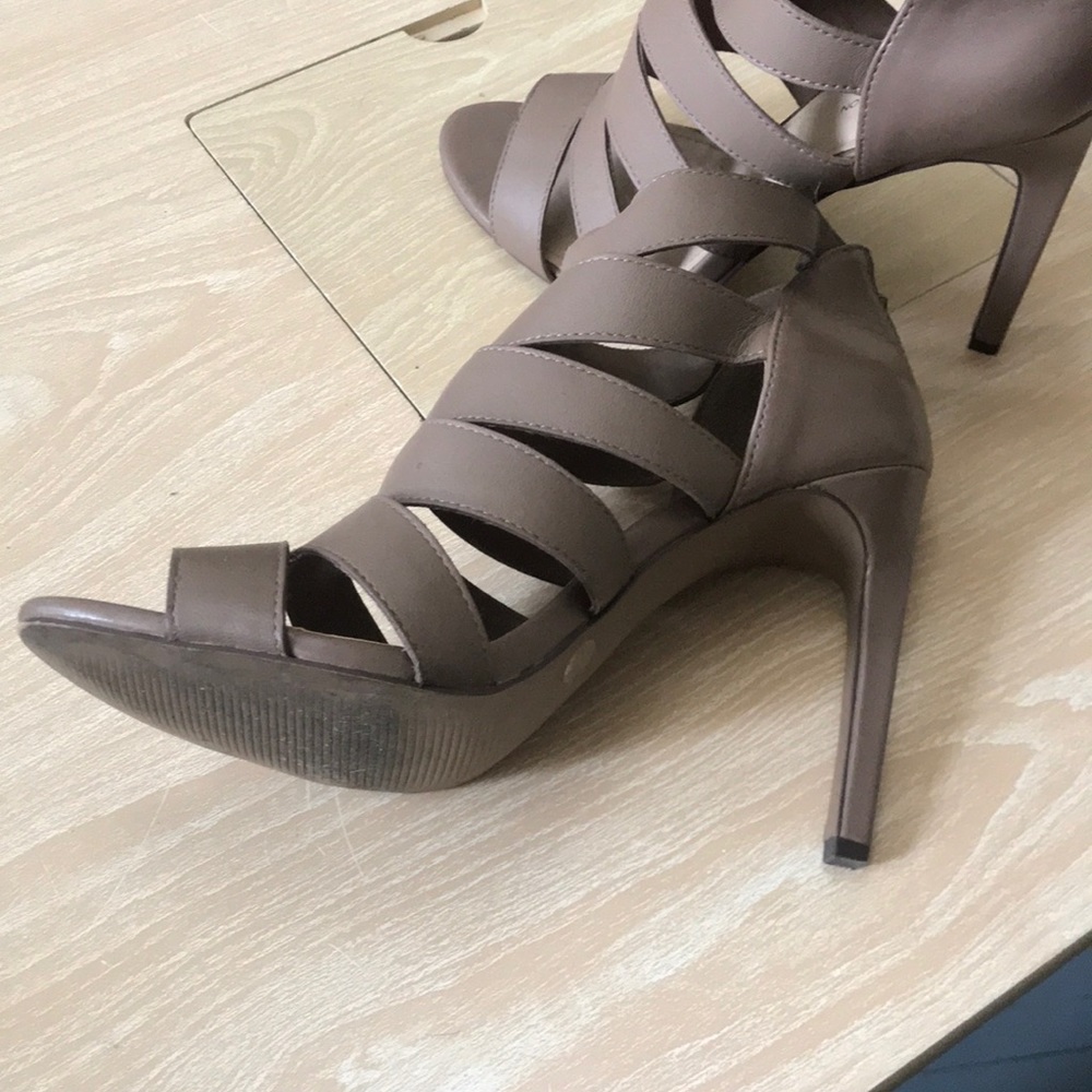 Heels - Picture 5 of 5